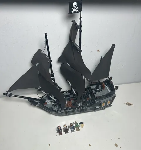 LEGO Pirates of the Caribbean: The Black Pearl (4184) 99% Complete