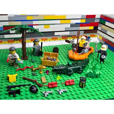 LEGO Police Swamp Officer & Jail Prisoner Minifigure Bundle