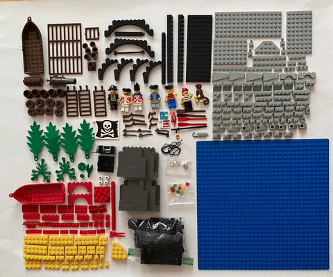 Lego Pirates: 6279 Skull Island - 100% Complete & Correct - EXCELLENT Condition