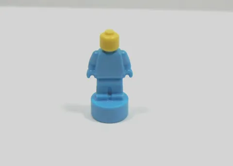 LEGO Medium Azure w/ Yellow Head Statuette Trophy Accessory Minifig Q7