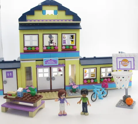 LEGO Friends: Heartlake High 41005 High School Classrooms