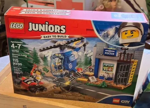 LEGO Juniors: Mountain Police Chase (10751)