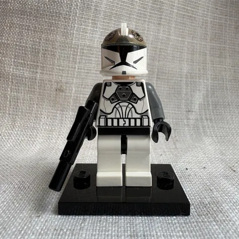 LEGO Clone Trooper Gunner Minifigure - sw0221 (w/ blaster & display stand)