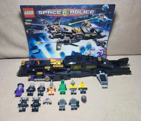 Lego Space Police 5984 Lunar Limo w/ Extra Minifigures