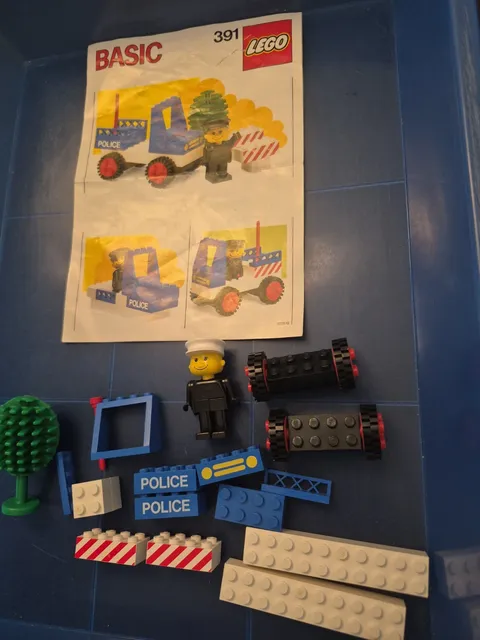 Lego Basic 391-2 Police Car: 100% Complete With Manual 