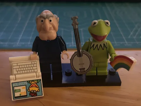 LEGO (71033) The Muppets Collectible Minifigures Statler & Kermit + accessories