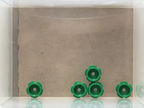 LEGO Parts - Green Plate, Round 1 x 1 Flower Edge (5 Petals) - No 24866 - QTY 5