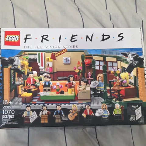 LEGO Ideas FRIENDS Central Perk 21319 New in Sealed Box