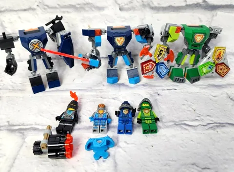 LEGO NEXO KNIGHTS Battle Suit Clay Aaron Robin 70362 w/ Minifigures LOT