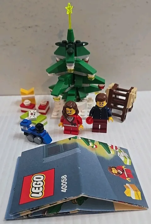 Complete! ⭐️ LEGO Seasonal 40058 Decorating The Christmas Tree with Instructions