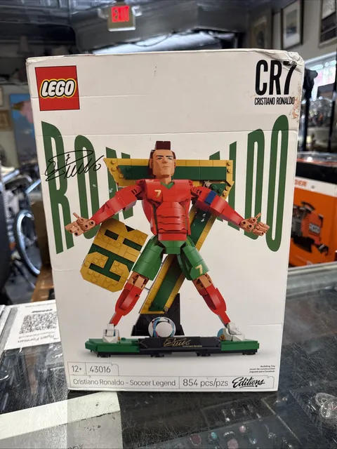 LEGO Editions Cristiano Ronaldo – Soccer Legend NEW World Cup Damaged Box