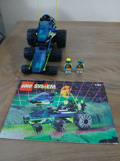 LEGO Space: Crater Cruiser (1787) 100% Complete w Minifigures & Instructions