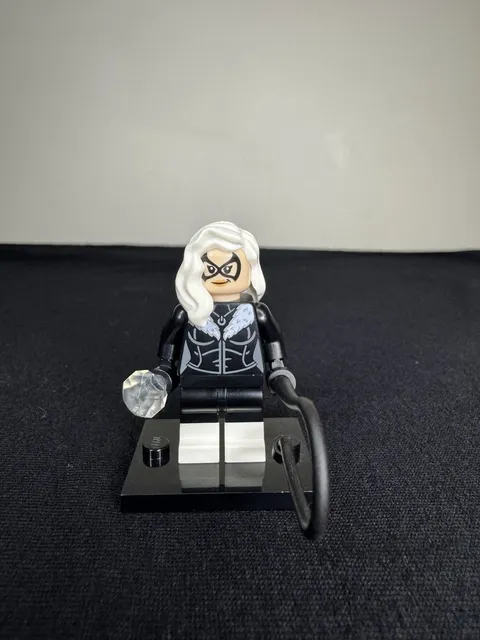 LEGO Black Cat Minifigure From Set 76178 Marvel Spiderman Daily Bugle - NEW