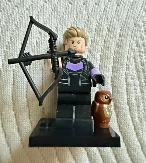 LEGO Marvel Studios Minifigures Hawkeye Minifigure w/ Bow Arrow Owl & Stand