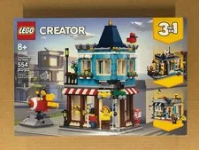 New - LEGO CREATOR: Townhouse Toy Store (31105)