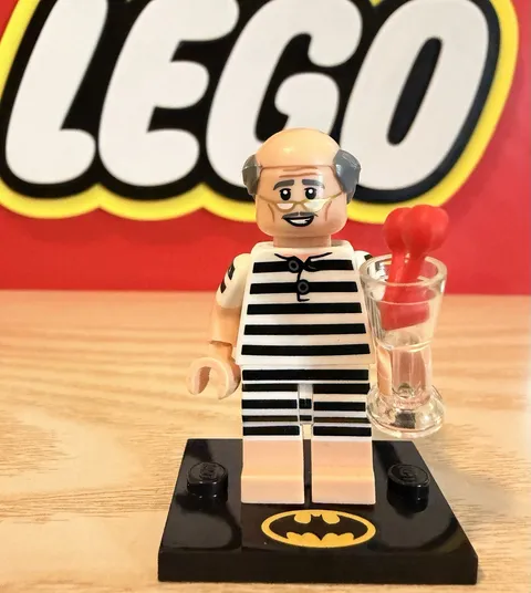 Lego Batman Movie Series 2 Vacation Alfred Pennyworth & Accessories