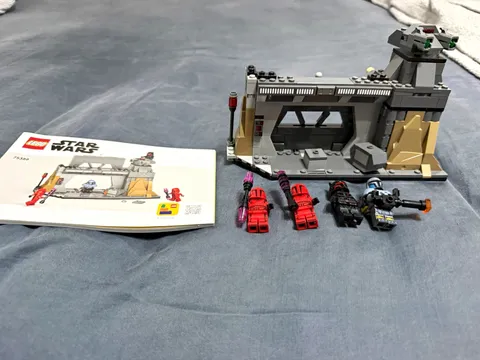 LEGO Star Wars Paz Vizsla & Moff Gideon Battle 75386 289pcs 7+ Instructions