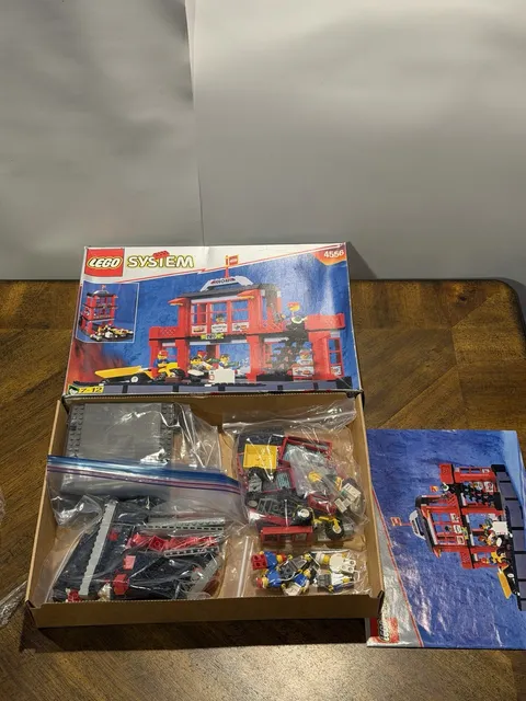 LEGO Train 9V: 4556 Train Station - Complete with Box & Instruction Manual