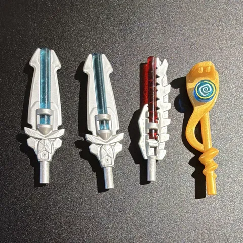 LEGO Minifigure legends of chima accessories lot