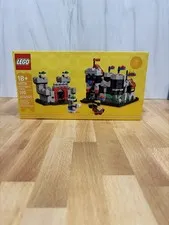 LEGO 40775 Mini Knight’s Castle New And Sealed