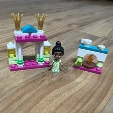 LEGO Disney Tiana Micro Doll Figure and Fireplace with Frog & Tiana's Palace