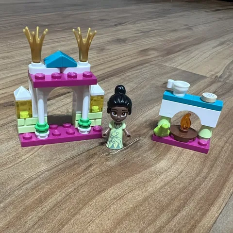 LEGO Disney Tiana Micro Doll Figure and Fireplace with Frog & Tiana's Palace