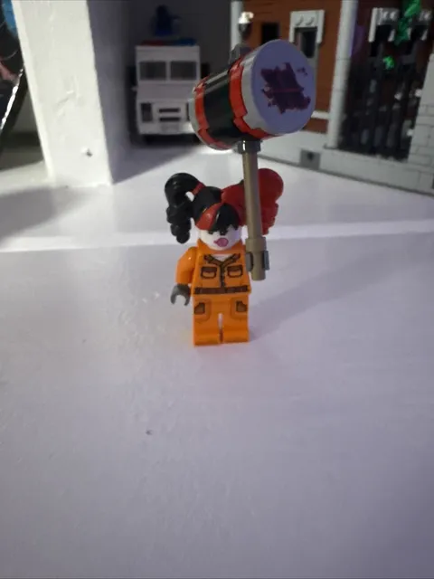 LEGO Harley Quinn Minifigure 76300 Batman Villain Arkham Asylum NEW