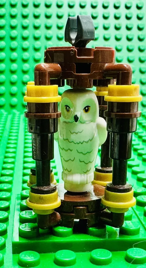 LEGO Hedwig Harry Potter White Owl w/ Rippled Chest Feathers & Owl Cage EUC