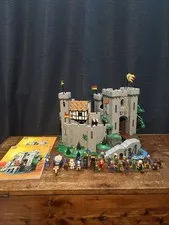LEGO 10305 Lion Knights' Castle 100% Complete With Instruction Manuals