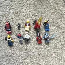 8 LEGO Minifigure From Various Sets