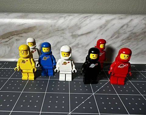 LEGO Classic Space Spaceman Minifigure Lot of 7 - Red Blue White Black yellow