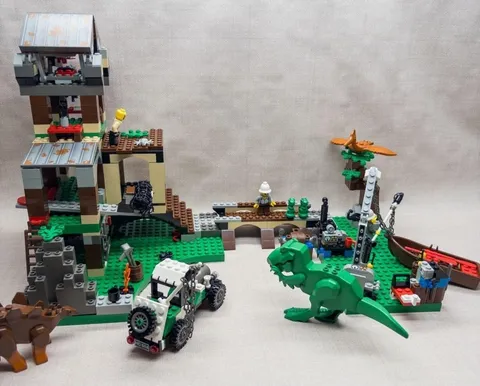 LEGO 5987 Dino Research Compound Adventurers Dino Island 2000 Missing withoutBox