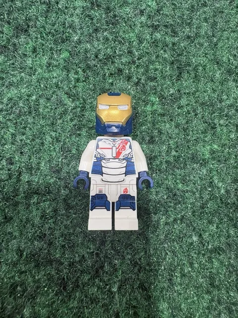 Lego Marvel Avengers Super Heroes Minifigure Iron Legion 76038!