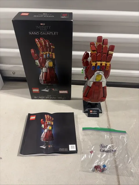 Lego 76223 Super Heroes Nano Gauntlet 99% Complete with Box