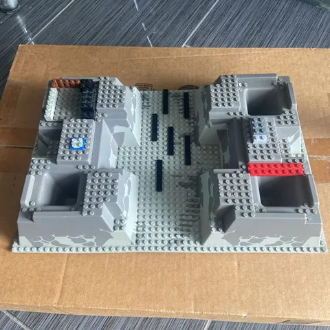 Vintage LEGO 4990 Raised 32 x 48 x 6 w/ 4 Corner Pits with Rock Raiders Pattern