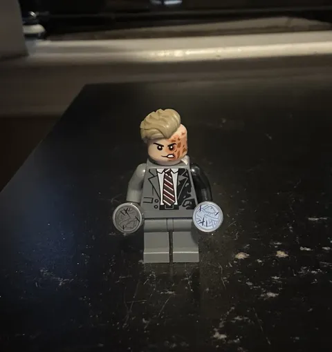 LEGO 76303 Two Face MINIFIGURE w/ Extra Coin, from DC Batman Superheroes Tumbler