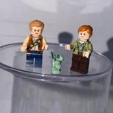 LEGO Jurassic World Claire Dearing and Owen Grady Minifigures