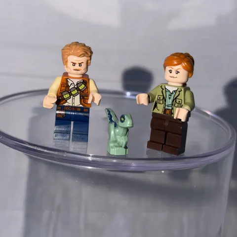 LEGO Jurassic World Claire Dearing and Owen Grady Minifigures