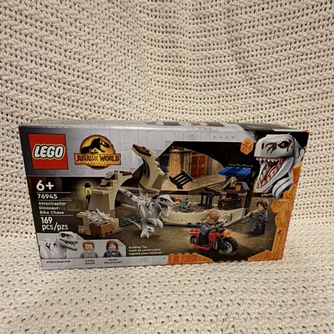 Unopened LEGO Jurassic World 76945 Atrociraptor Dinosaur Bike Chase Owen 169pcs