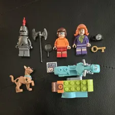 LEGO Minifigure Lot Velma Daphne Gray Knight Scooby-Doo w/ Axe Key Map and bike