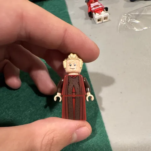 LEGO Senator Palatine Hair Red Brown Outfit w/ Cape Plastic Figure