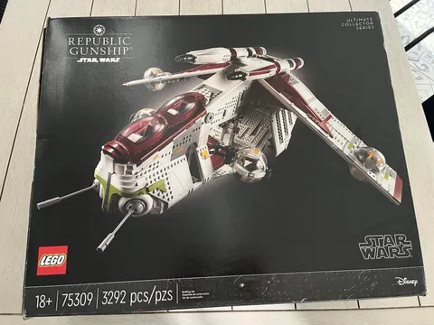 LEGO Star Wars: UCS Republic Gunship (75309)