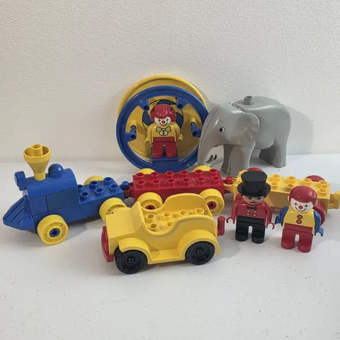 Vintage LEGO Duplo Circus Clowns Elephant  Ringmaster Pieces From 2651 Vtg Train