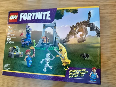 LEGO FORTNITE Peely & Sparkplug’s Camp NEW 77075