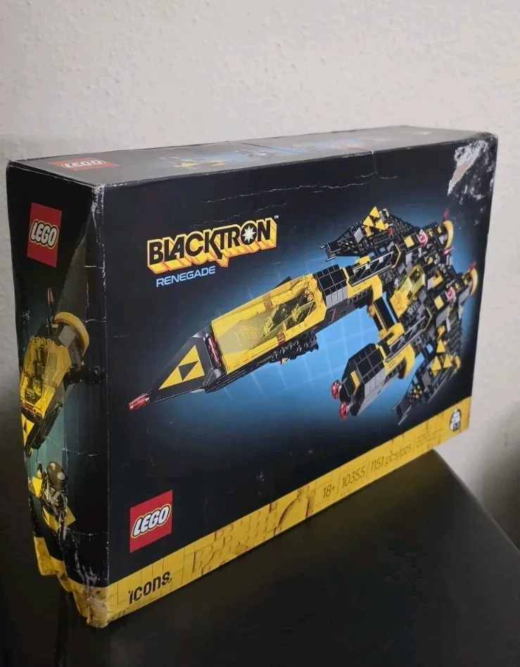 LEGO Icons 10355 Blacktron Renegade 1151pc New Sealed - Damaged Box