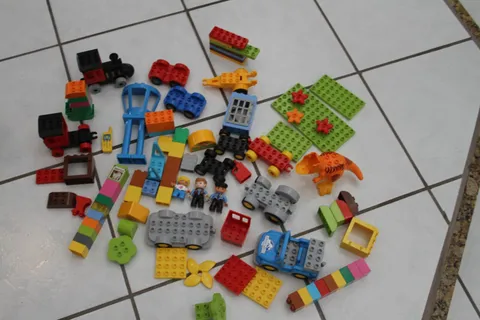 LEGO DUPLO Lot Jurassic World Vehicles Part ,93 Pieces Misc Train cars Plates