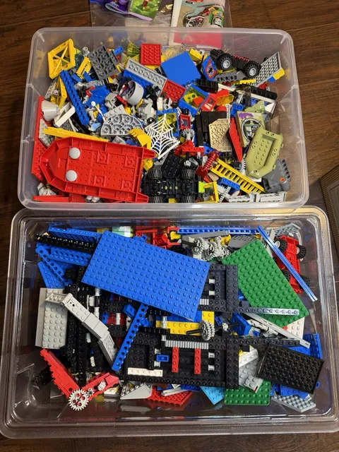 21 LB LEGO Bulk Lot – Minifigures, Wheels & Mixed Parts, Actual Pieces Pictured