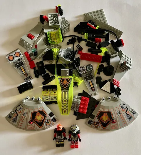 Lego System Space UFO 6915 WarpWing Fighter Minifigures Parts 98 Percent 2 Alien