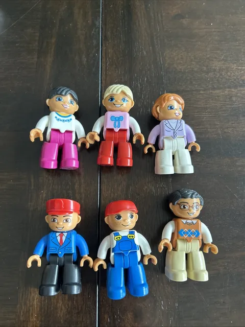 Lot of 6 LEGO Duplo figures Mom Dad