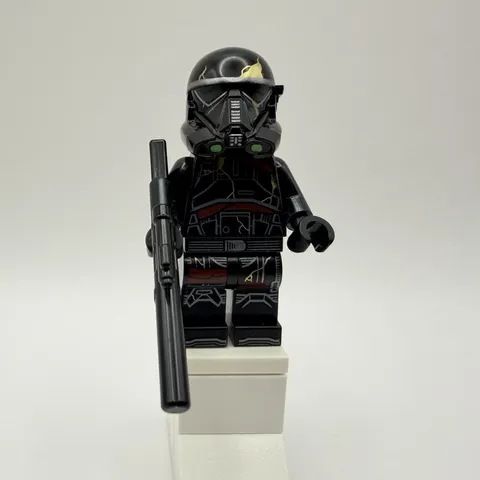 LEGO STAR WARS Part sw1416 - Imperial Death Trooper, blaster rifle, gold cracks